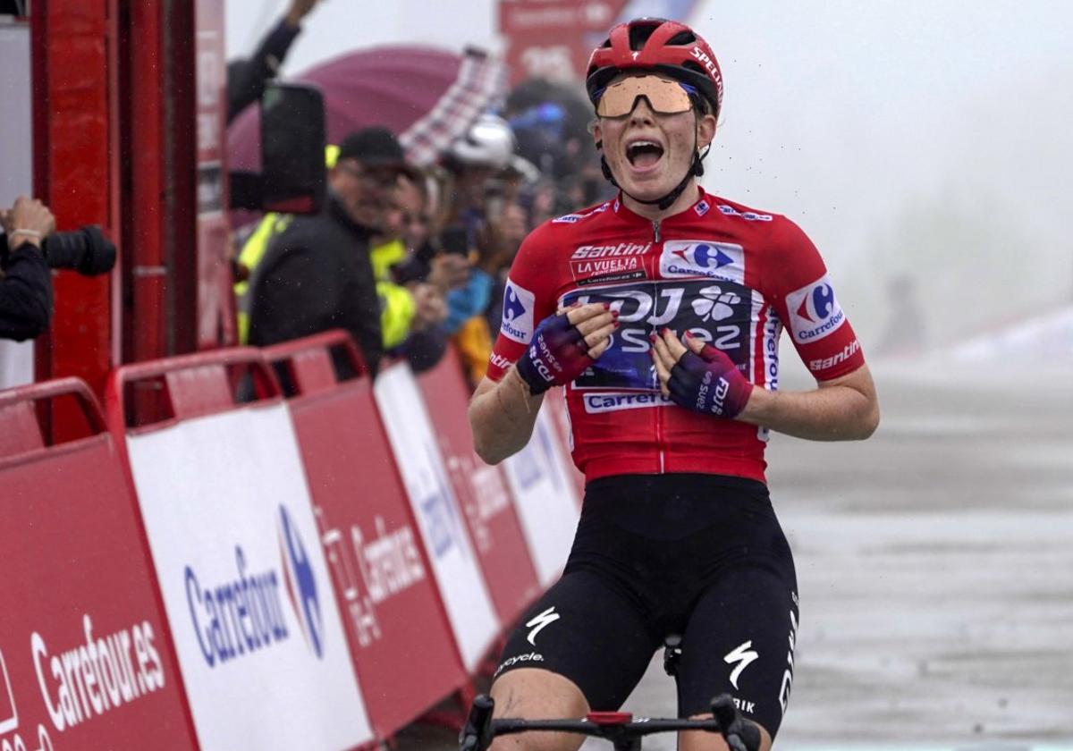 Vollering se corona a lo grande en Cotobello y repite triunfo en La Vuelta a España