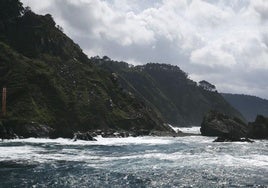 El cadáver apareció en el pedrero bajo el mirador.
