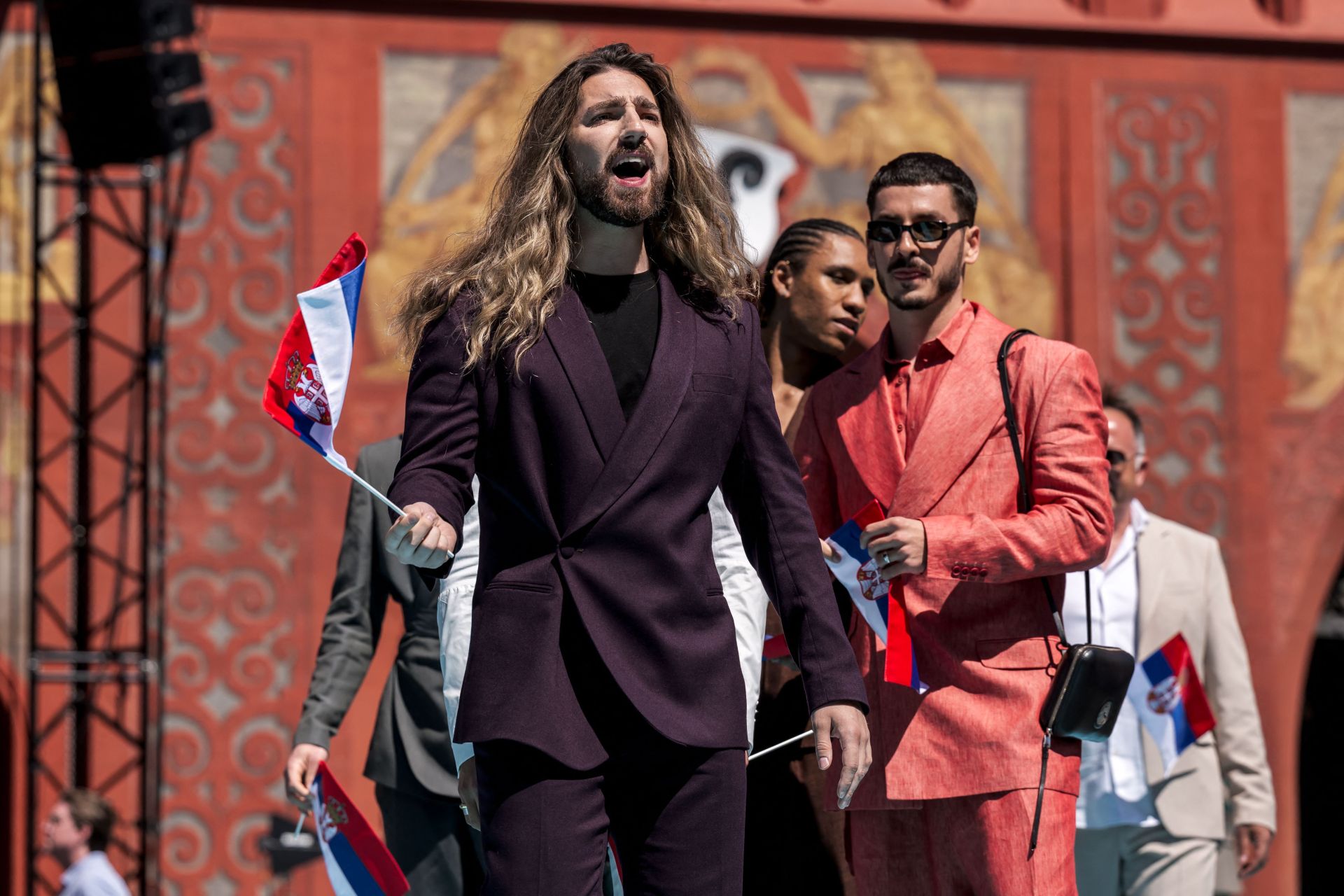 Fotos: Melody y el resto de participantes en Eurovisión 2025, en la alfombra turquesa del festival