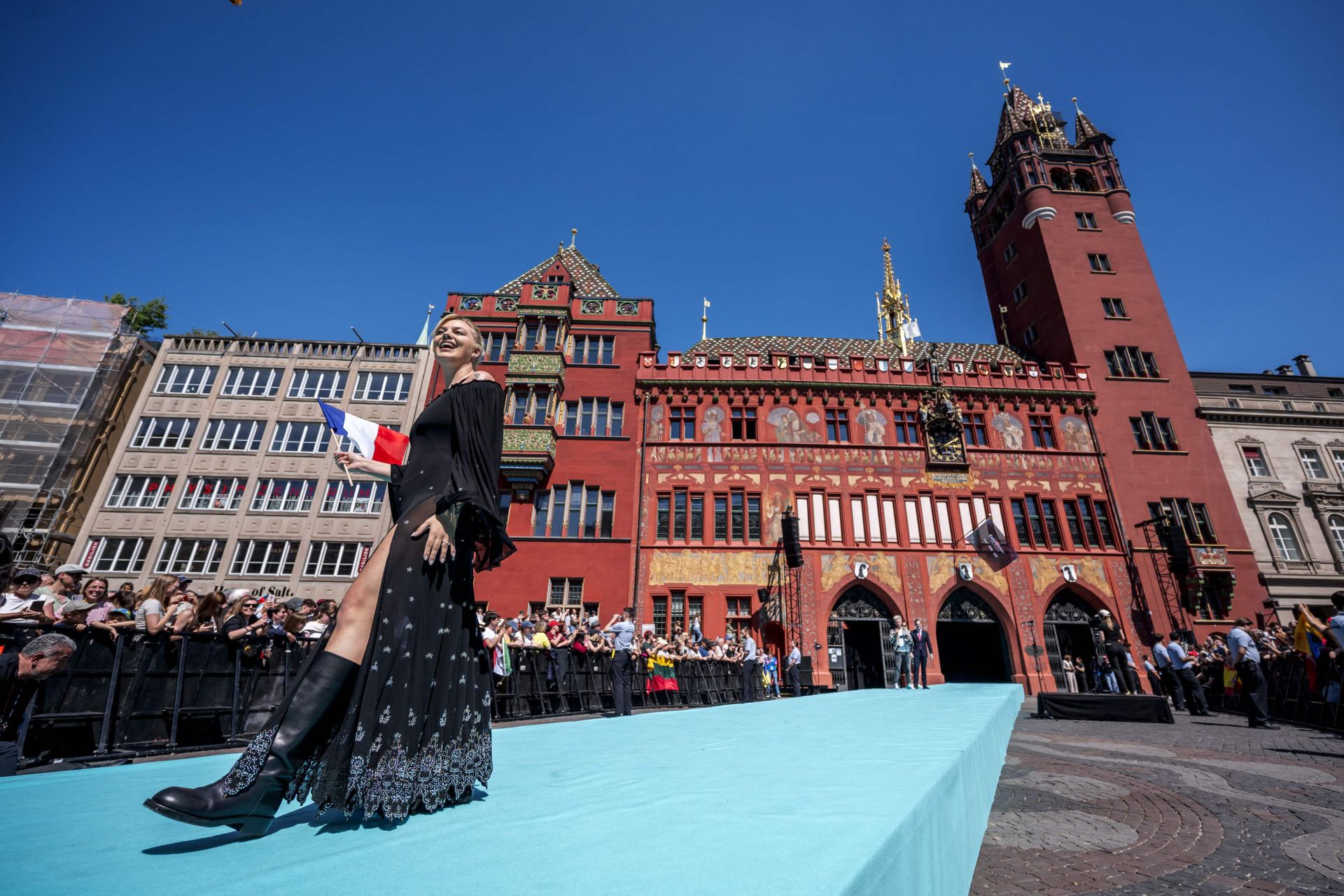 Fotos: Melody y el resto de participantes en Eurovisión 2025, en la alfombra turquesa del festival