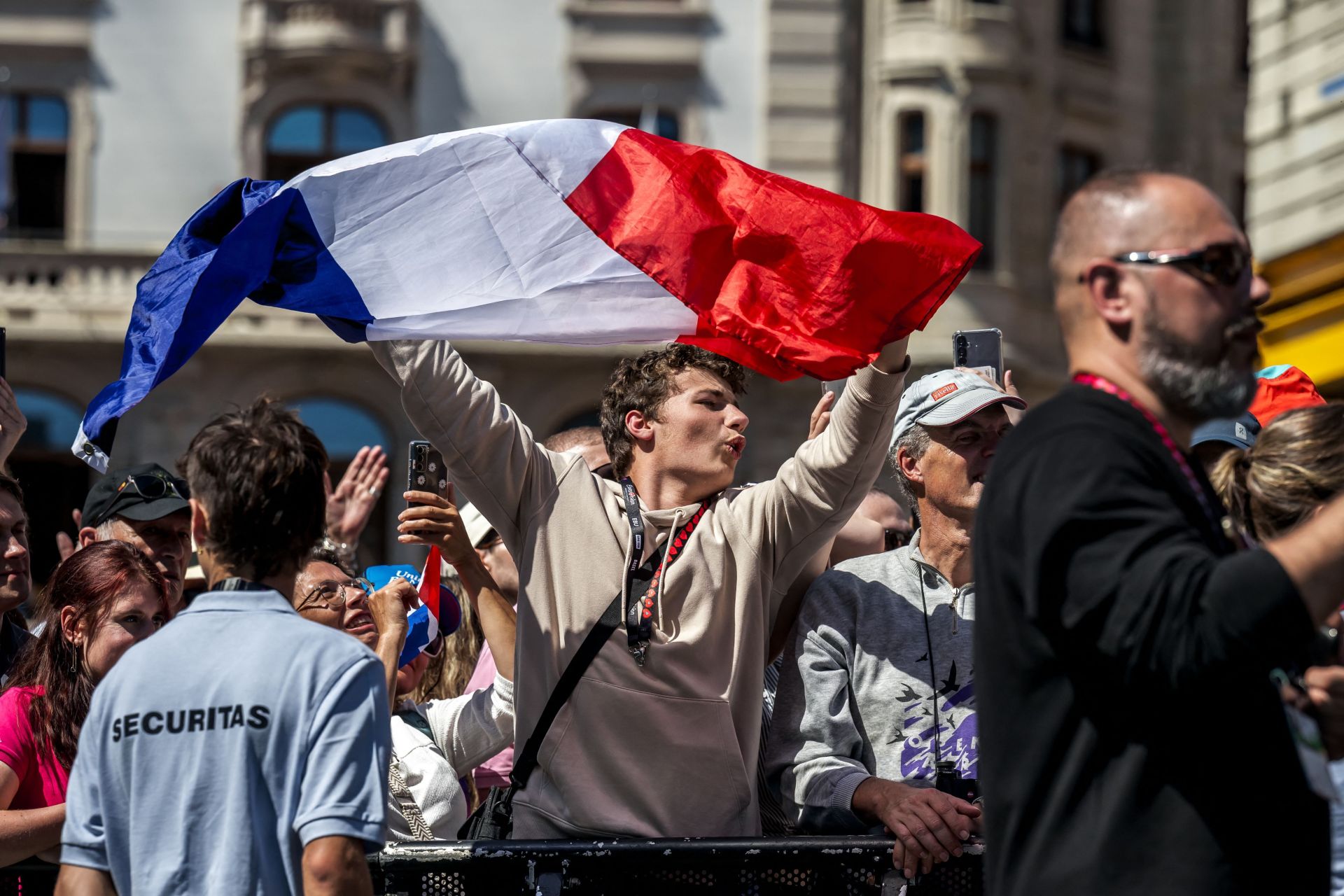 Fotos: Melody y el resto de participantes en Eurovisión 2025, en la alfombra turquesa del festival