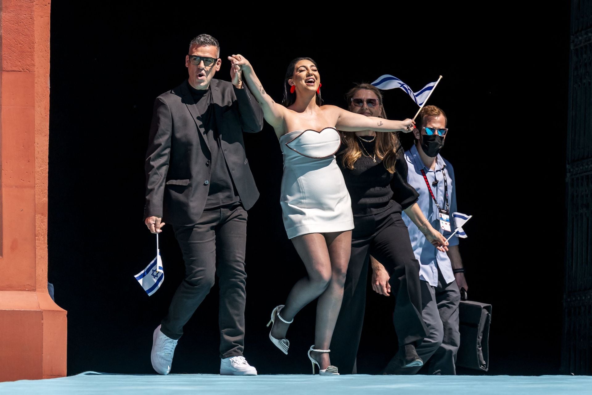 Fotos: Melody y el resto de participantes en Eurovisión 2025, en la alfombra turquesa del festival