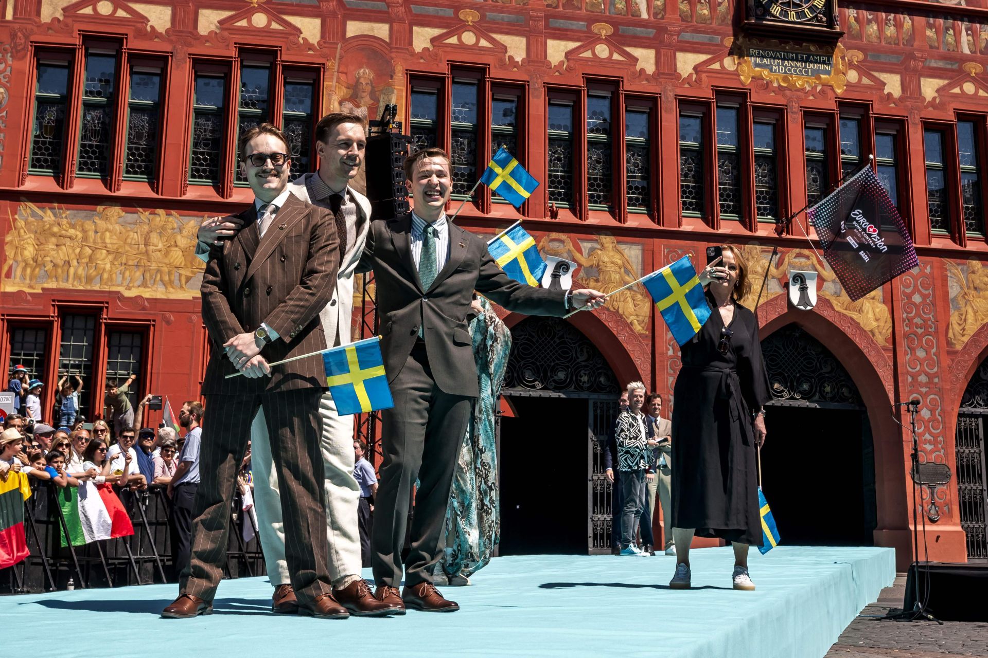 Fotos: Melody y el resto de participantes en Eurovisión 2025, en la alfombra turquesa del festival