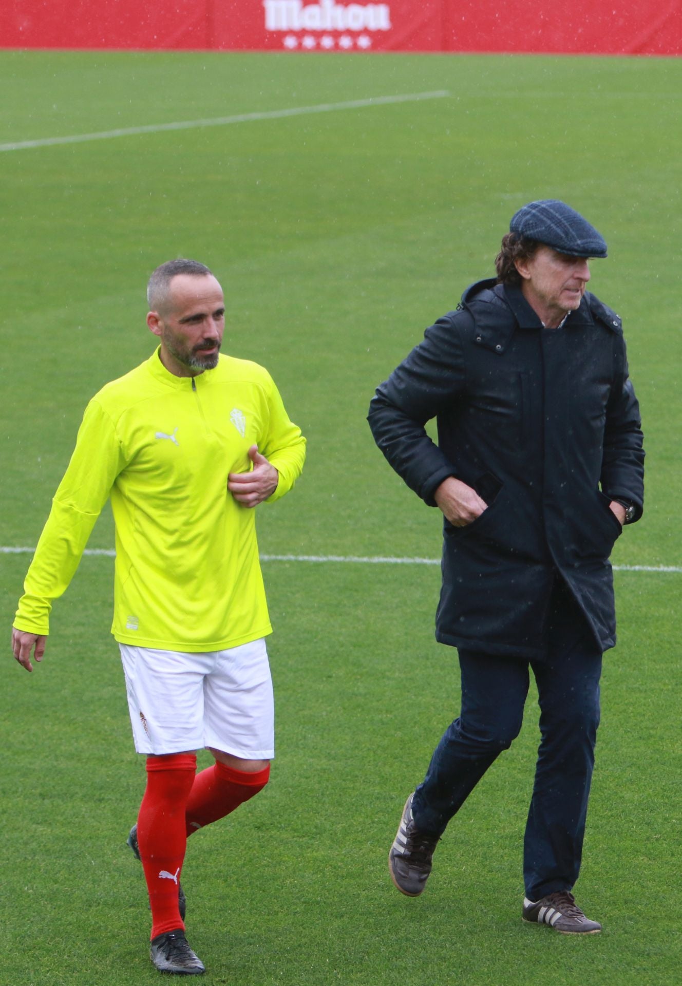 Partido entre los veteranos del Sporting de Gijón y el Atlético de Madrid