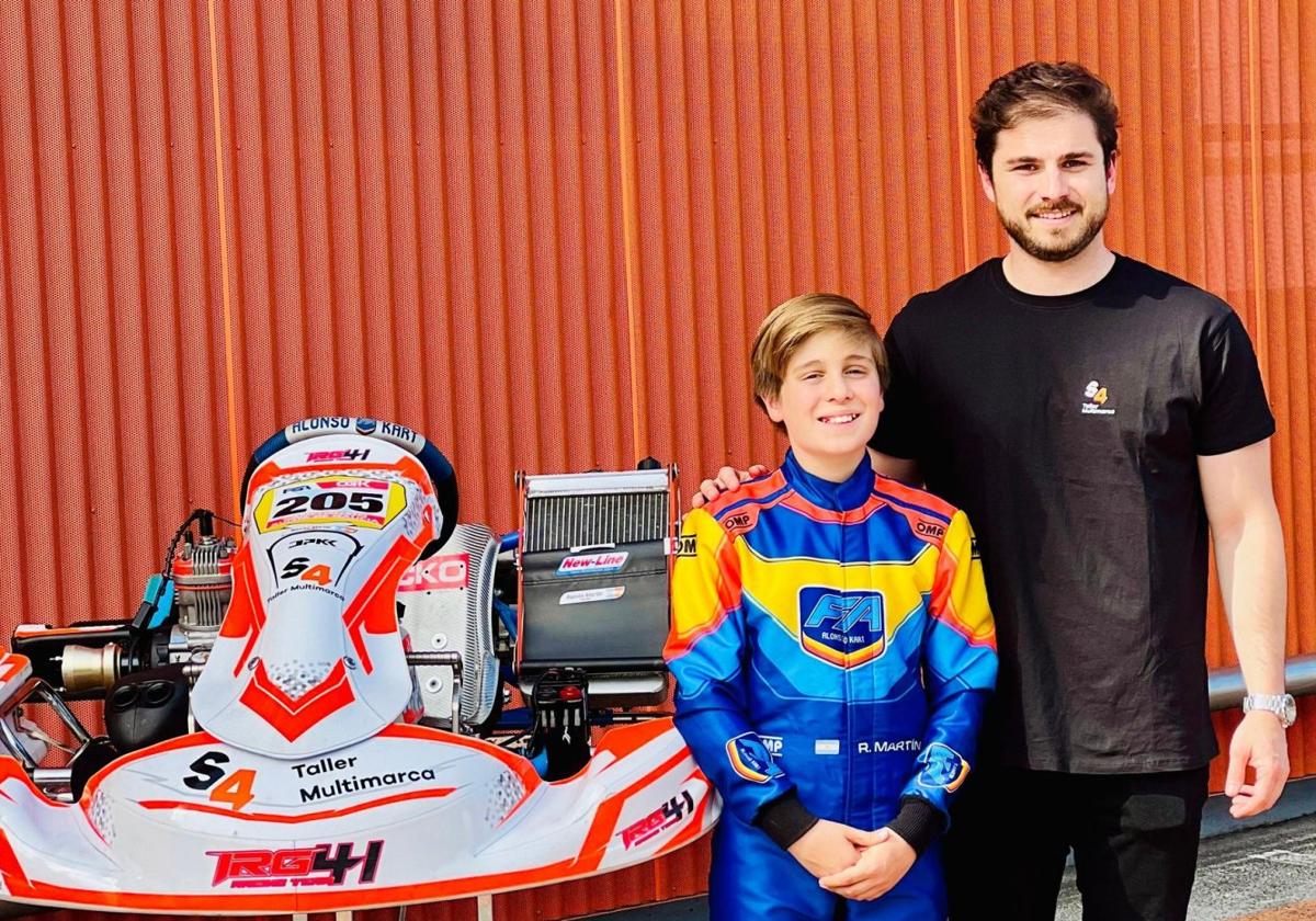 El joven asturargentino, junto al expiloto ovetense Ángel Paniceres.