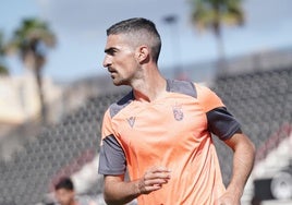 Borja López, en un entrenamiento con la A. D. Ceuta.