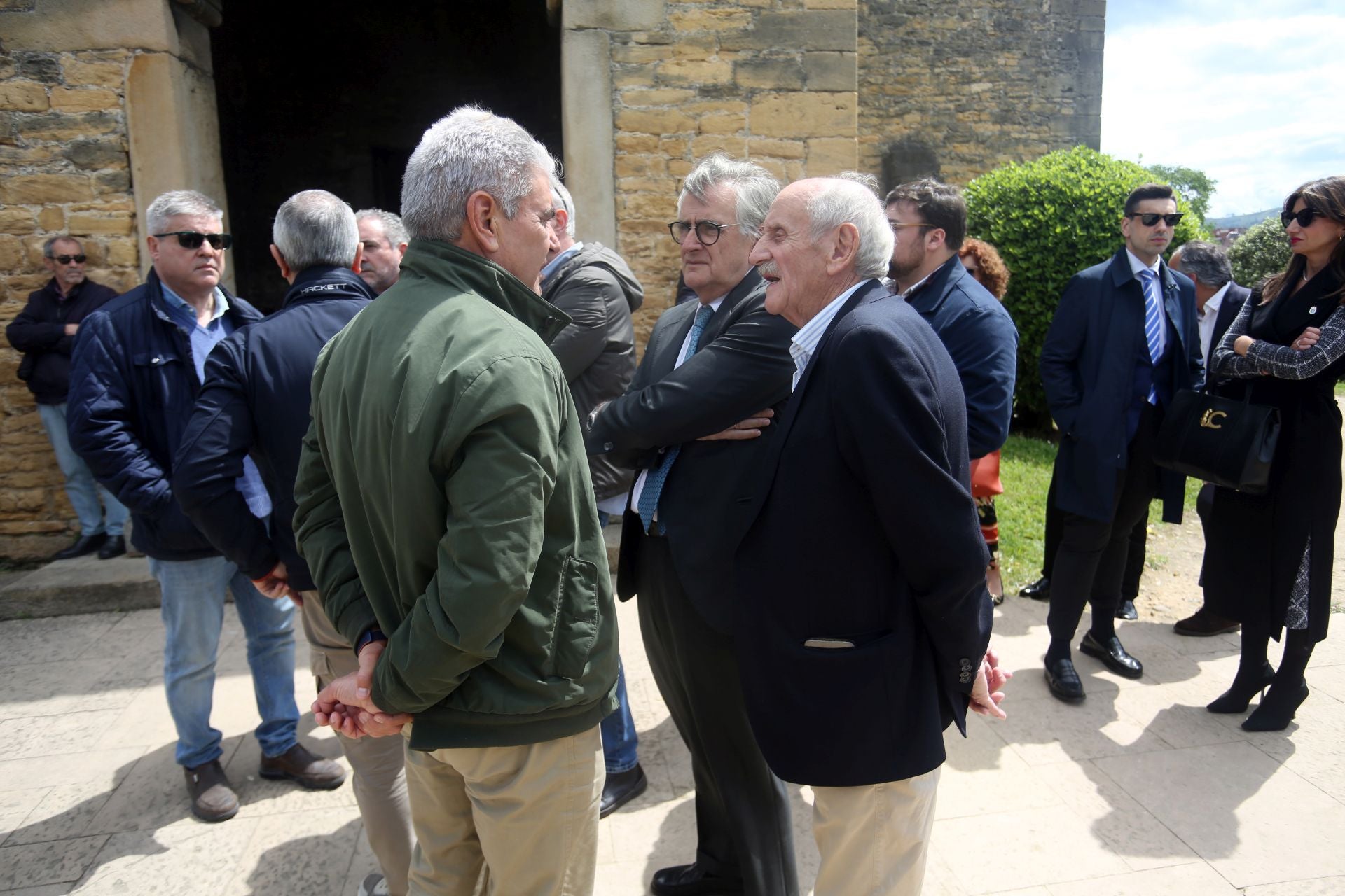 Emotivo adiós a Luis Corzo, histórico chófer del Partido Popular asturiano