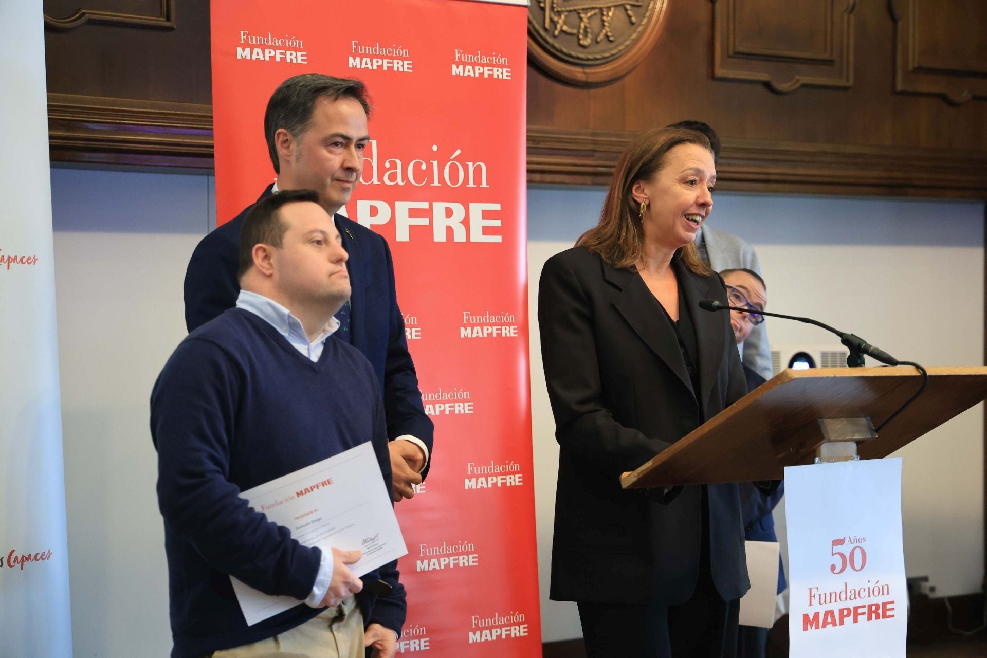 La Infanta Elena preside en Gijón la entrega de los premios de Fundación Mapfre