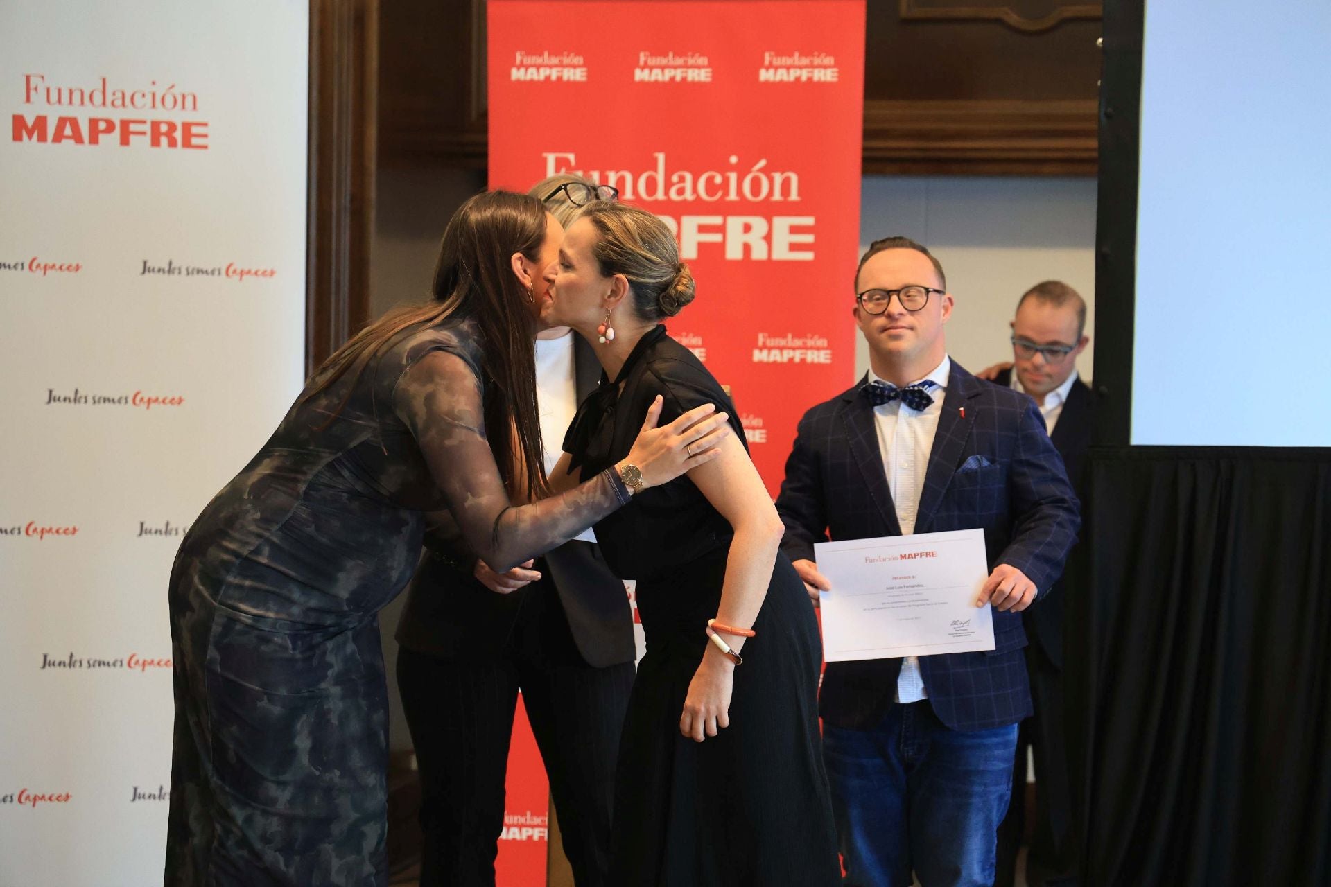 La Infanta Elena preside en Gijón la entrega de los premios de Fundación Mapfre