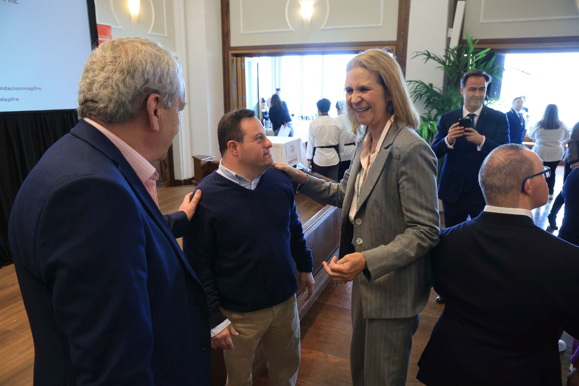 La Infanta Elena preside en Gijón la entrega de los premios de Fundación Mapfre