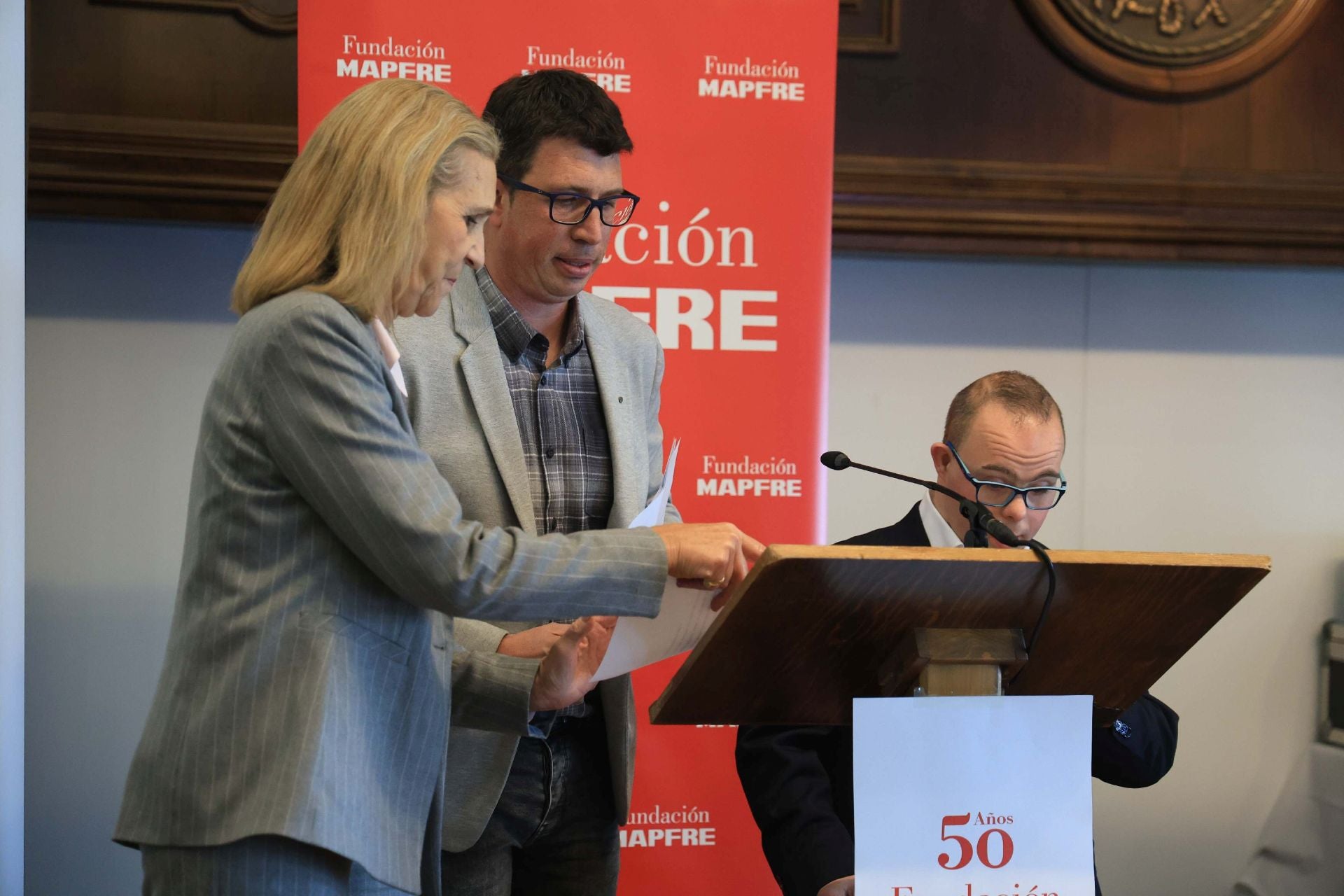 La Infanta Elena preside en Gijón la entrega de los premios de Fundación Mapfre