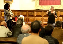 La científica Tracy Becker, en la Universidad de Oviedo.