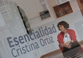 Cristina Ortiz en la galería Alfara de Oviedo.