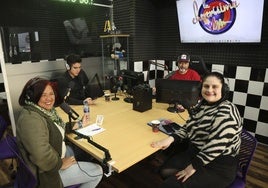 Jackeline Castro, Andrés Fénix, Eduardo de La Vega y Jenny Rivero, en el estudio dela emisora La Cheverísima F.M, en la avda. Schulz.