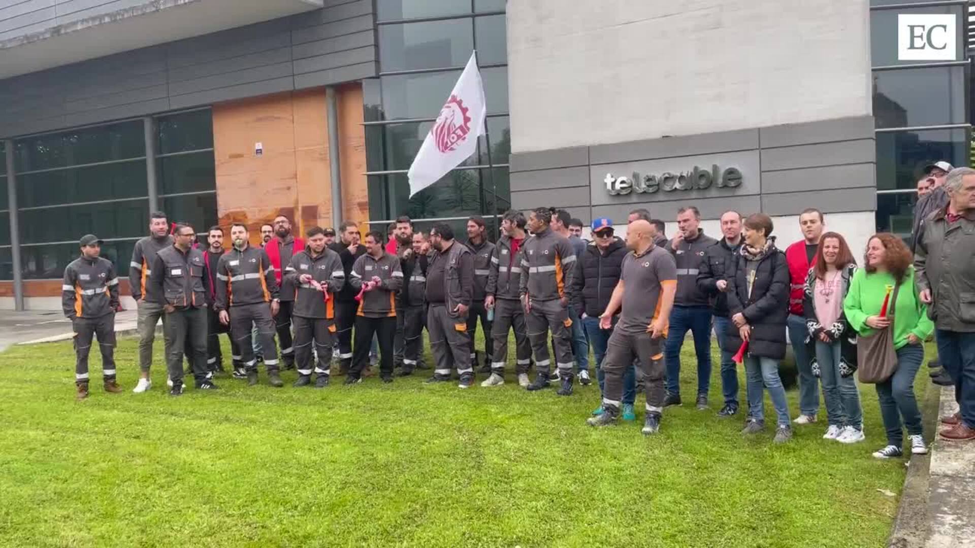 Sonora protesta de Zener Telecable en Gijón contra los despidos