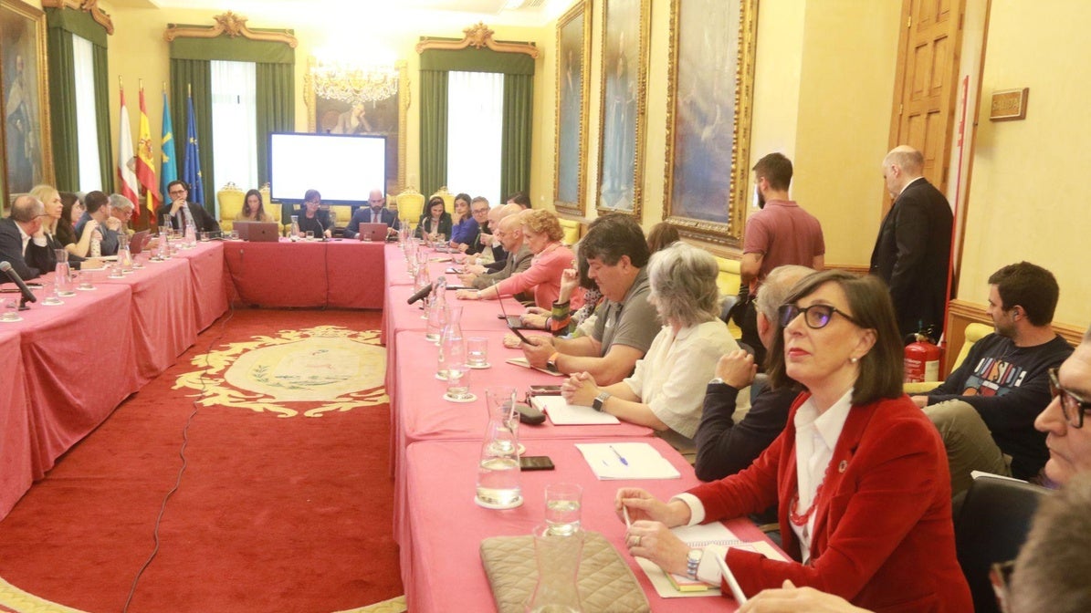 La alcaldesa de Gijón acepta la petición de Roqueñí de reunirse de forma «urgente», sin que signifique «dar marcha atrás ni interrumpir» el ultimátum al Puerto