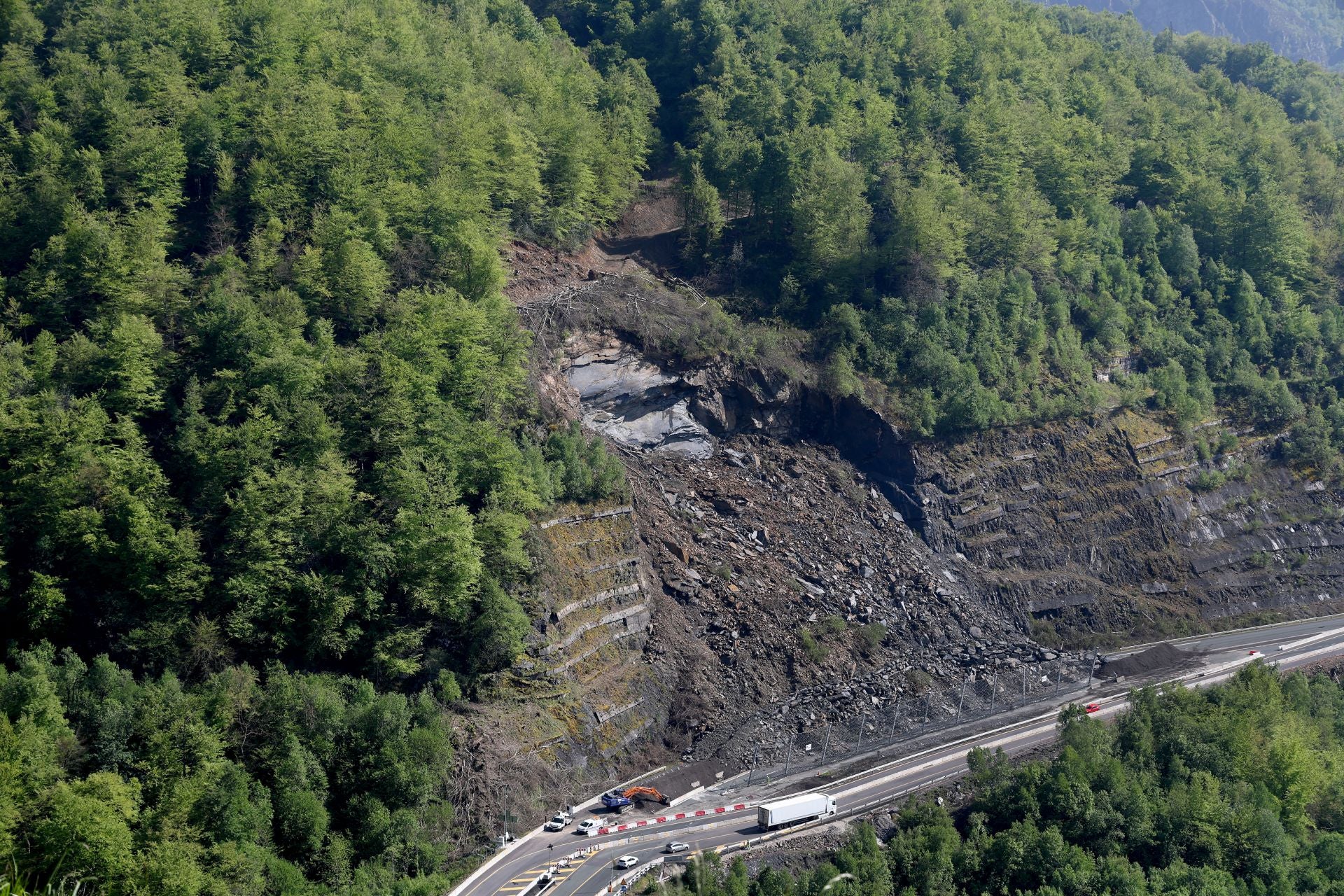 Comienzan las obras del argayo del Huerna