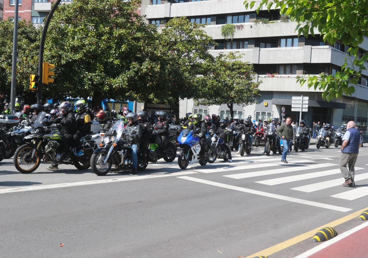 Más de 500 motoristas marchan en Gijón a favor de la ELA
