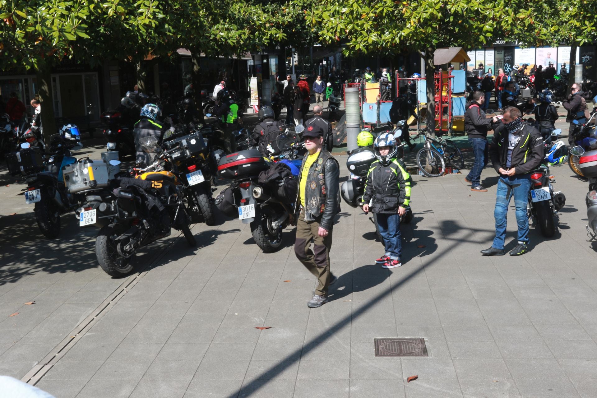 Más de 500 motoristas marchan en Gijón a favor de la ELA