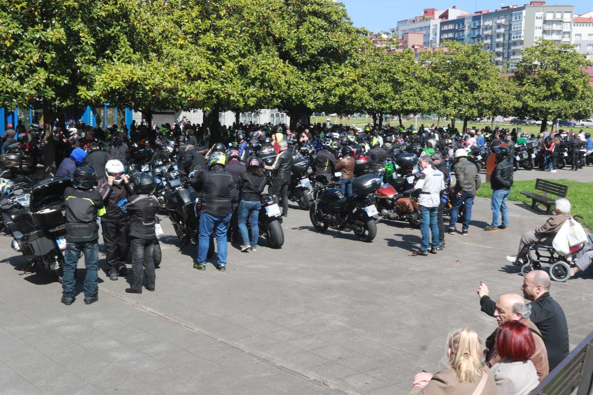 Más de 500 motoristas marchan en Gijón a favor de la ELA