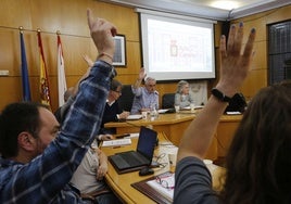Pleno del Ayuntamiento de Carreño durante la votación de la primera propuesta de presupuestos, en marzo