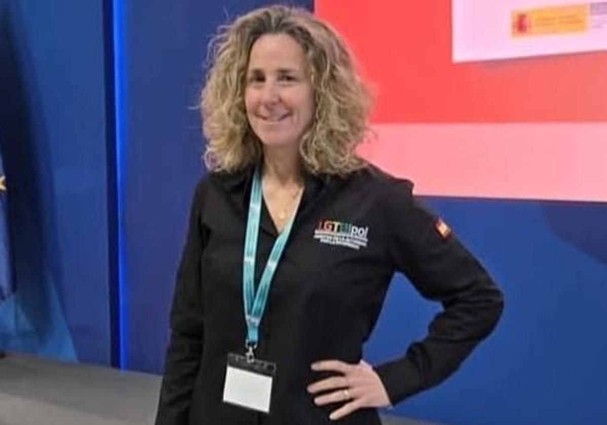 Begoña Gallego, presidenta de LGTBIpol: «En la Policía Nacional se sigue saliendo muy poco del armario»