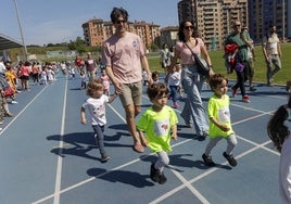 Padres y madres acompañaron a los más pequeños.