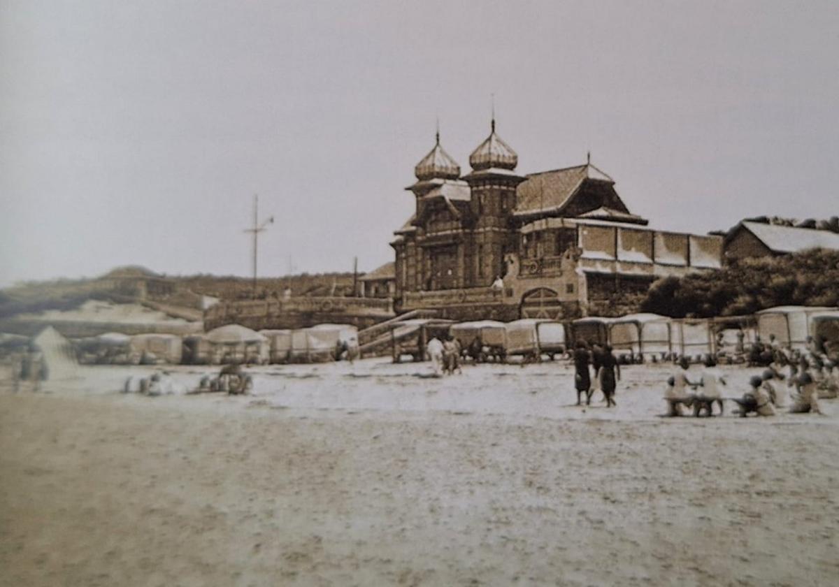 La construcción del nuevo edificio del Náutico de Salinas supuso un impulso a las actividades del club, que incluyó la práctica del fútbol en 1919.