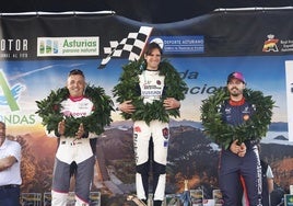 Joseba Iraola, en lo alto del podio, con Christian Merli y Kevin Petit completando los puestos de honor.