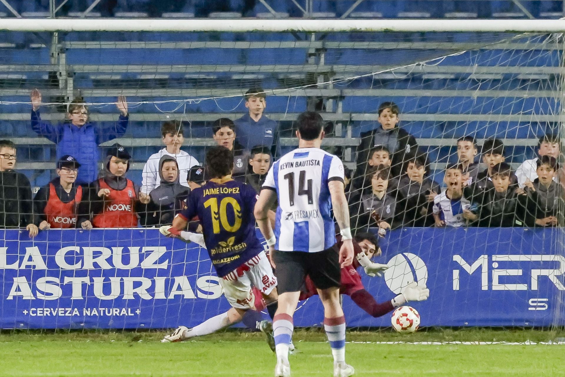Locura en el Suárez Puerta: el Real Avilés sueña con el ascenso