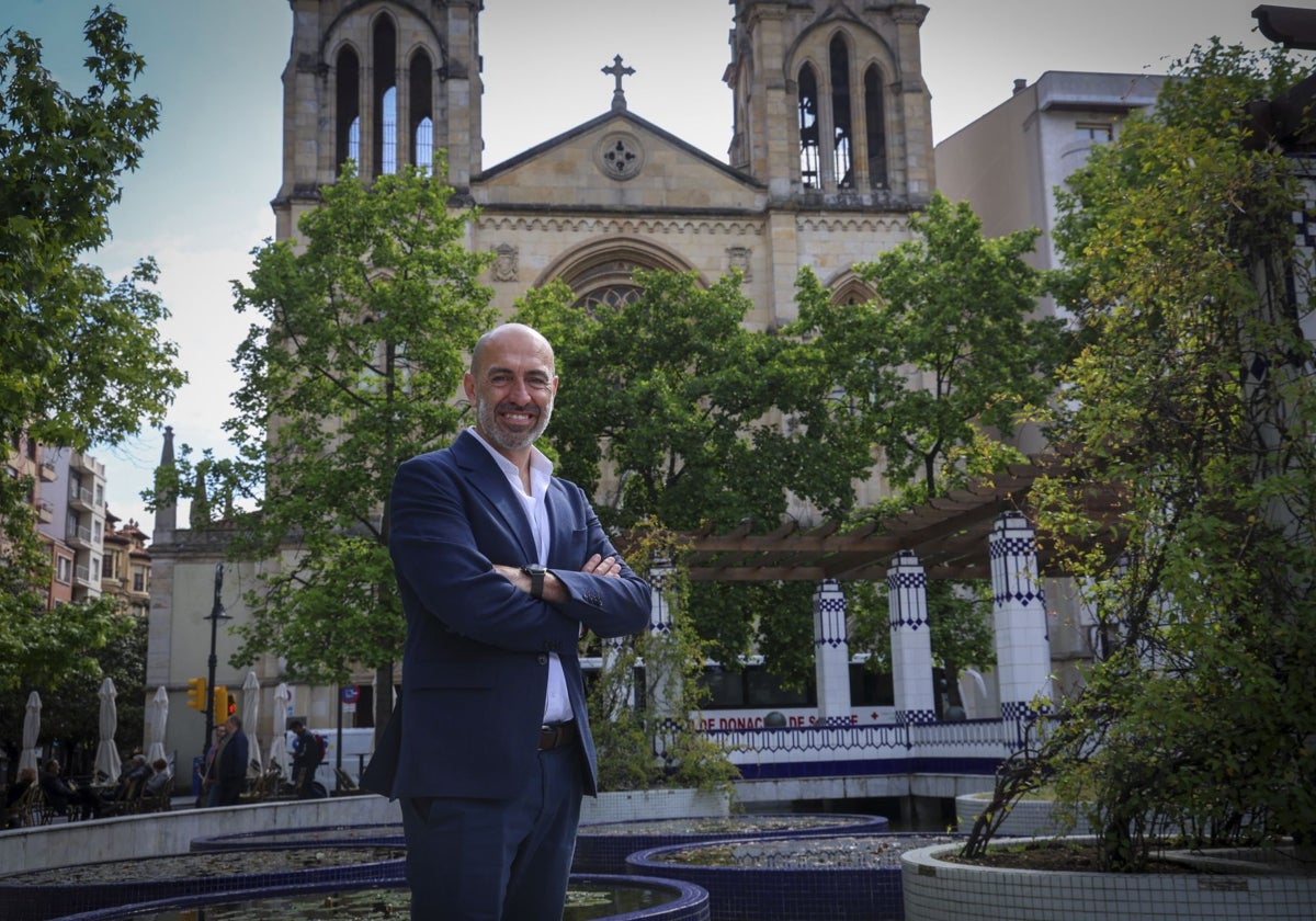 Óliver Suárez, concejal no adscrito y presidente de Divertia: «La del Partido Socialista en Gijón es la oposición del no por el no»