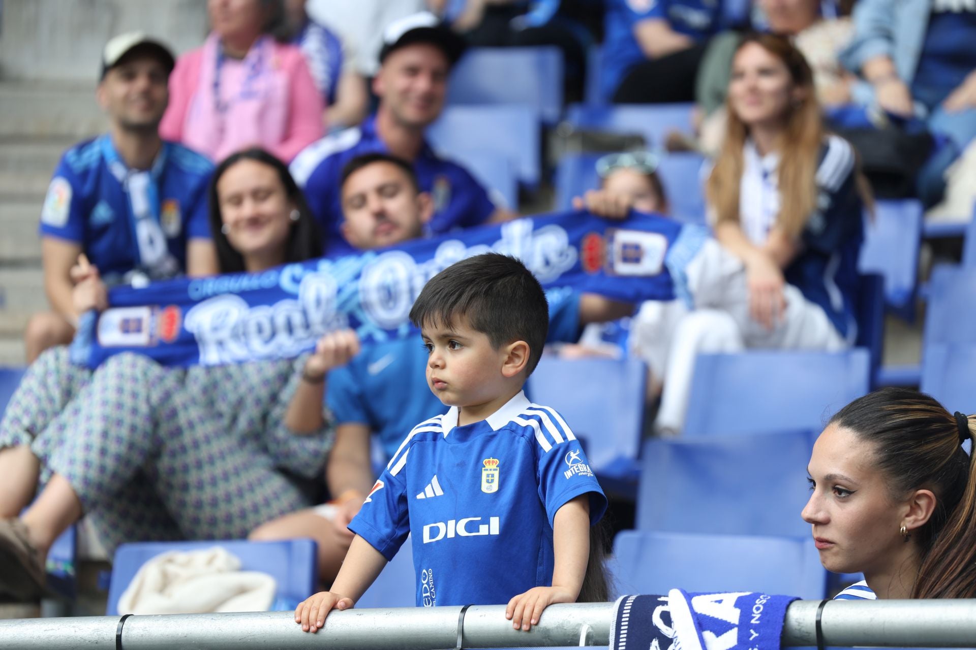 ¿Estuviste en el Real Oviedo - Zaragoza? ¡Búscate en las fotos!