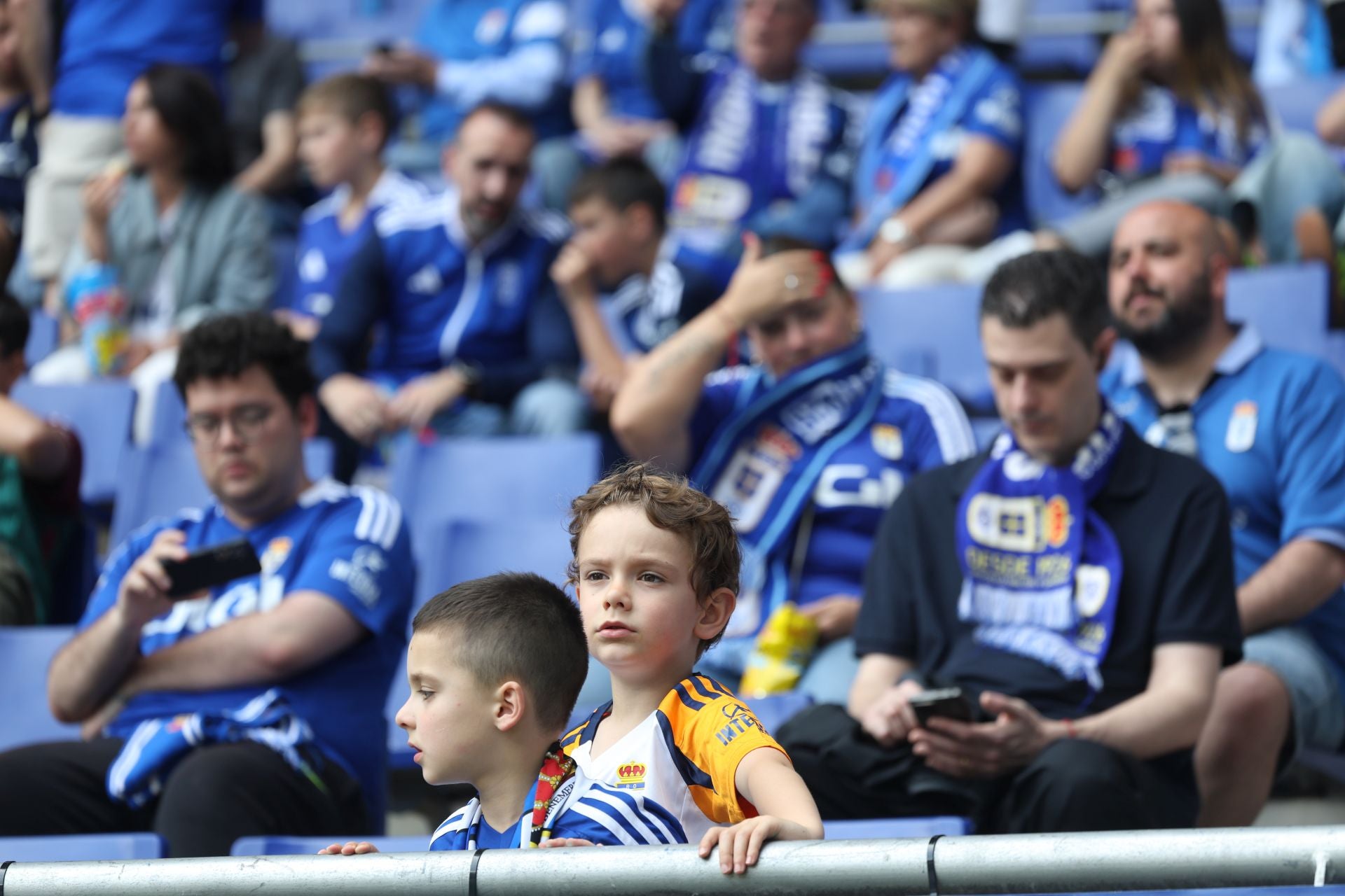 ¿Estuviste en el Real Oviedo - Zaragoza? ¡Búscate en las fotos!