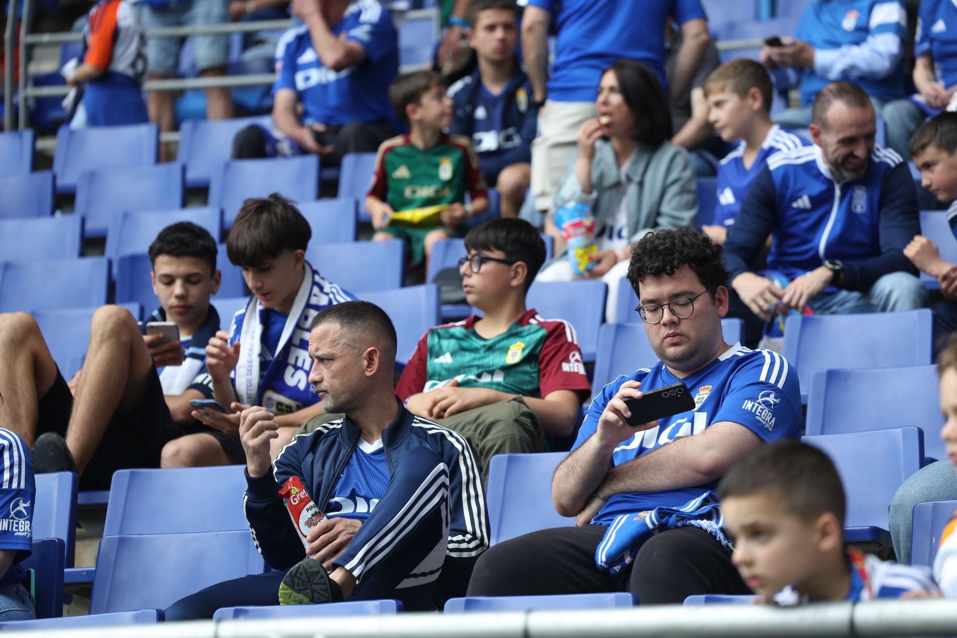 ¿Estuviste en el Real Oviedo - Zaragoza? ¡Búscate en las fotos!