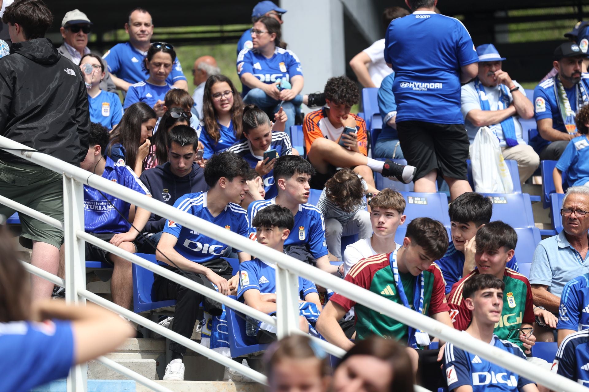 ¿Estuviste en el Real Oviedo - Zaragoza? ¡Búscate en las fotos!