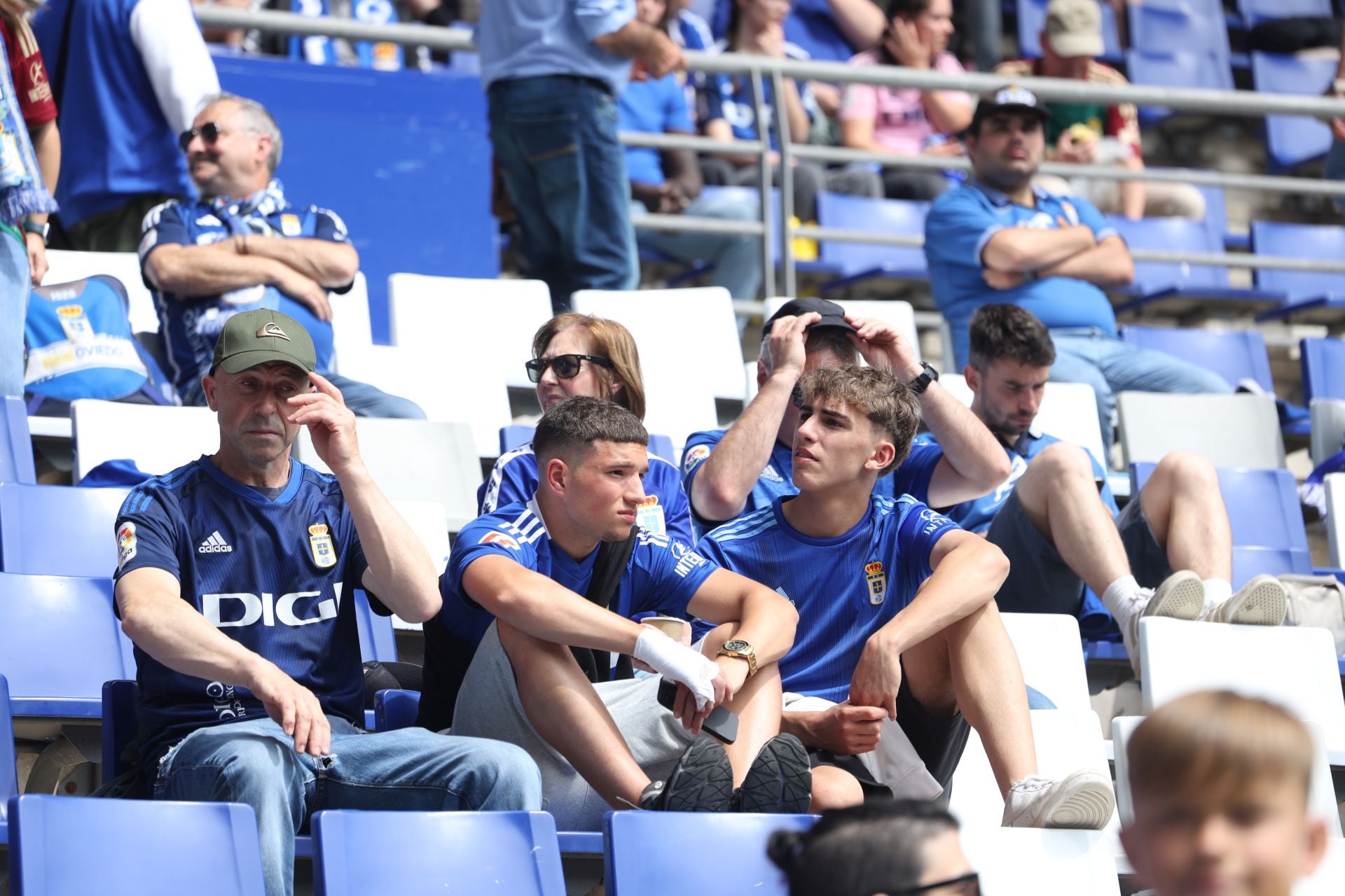 ¿Estuviste en el Real Oviedo - Zaragoza? ¡Búscate en las fotos!