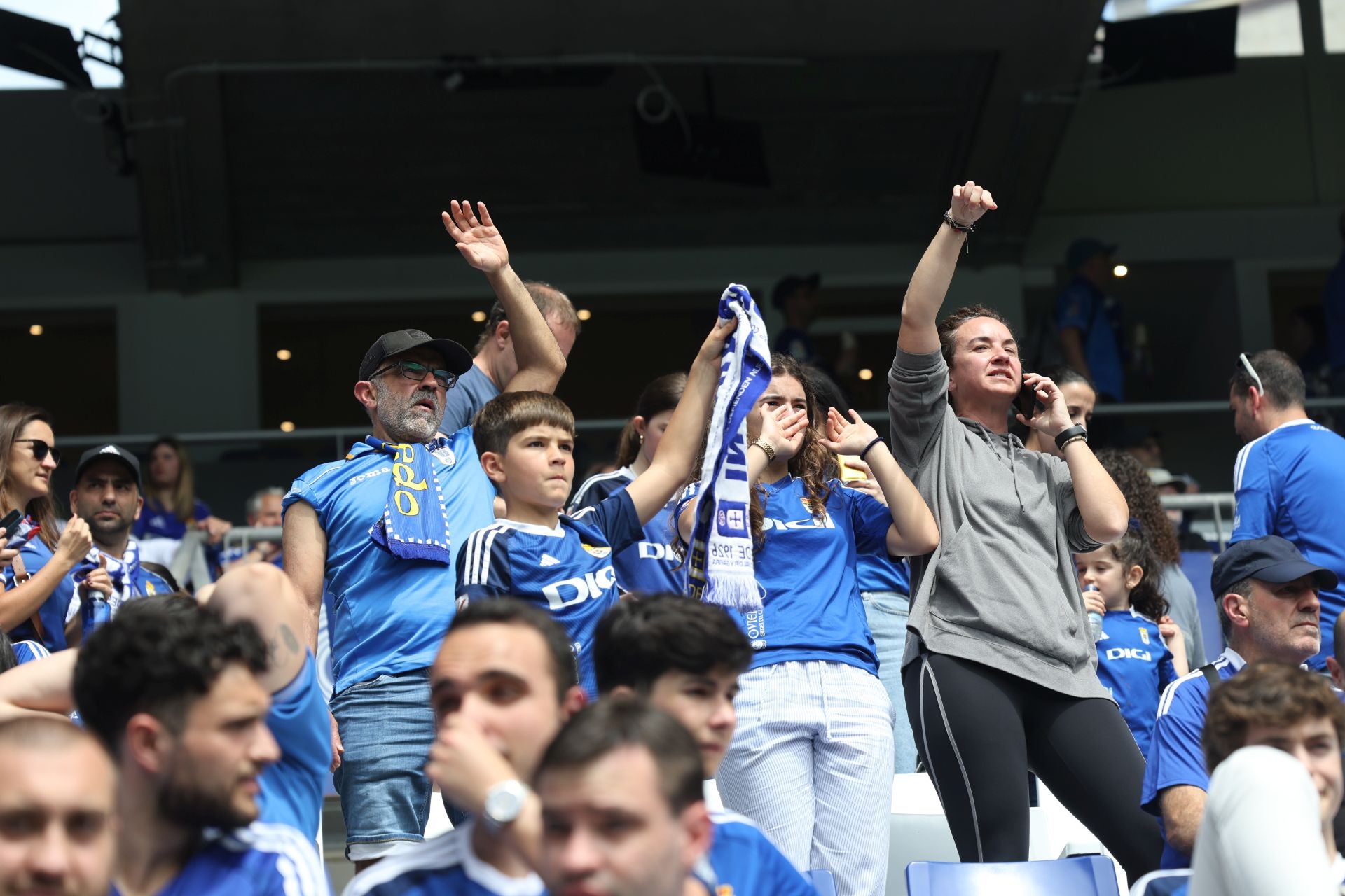 ¿Estuviste en el Real Oviedo - Zaragoza? ¡Búscate en las fotos!