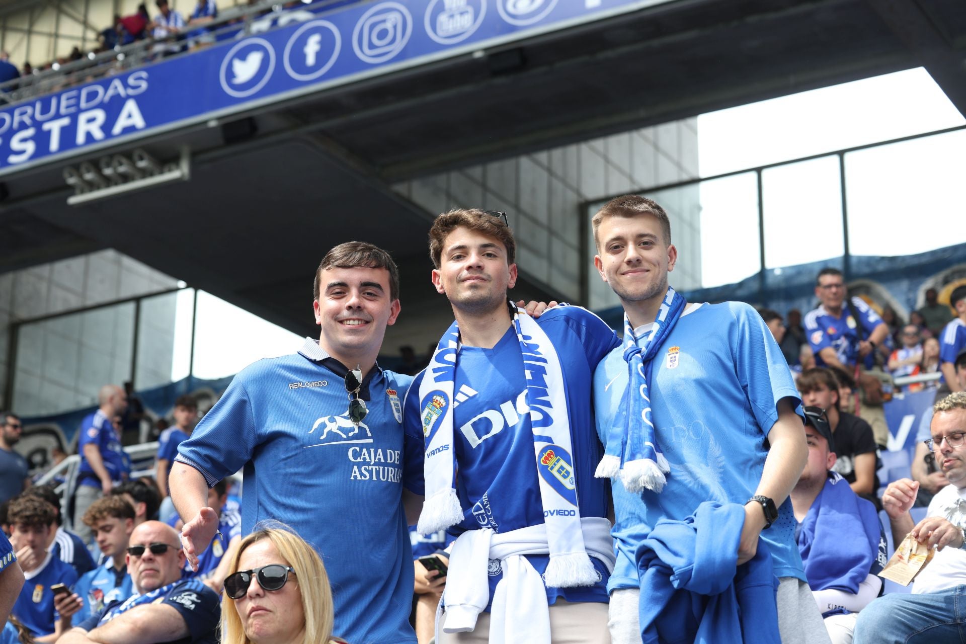 ¿Estuviste en el Real Oviedo - Zaragoza? ¡Búscate en las fotos!