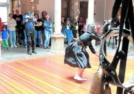 Actuación de Mónica Mura en el Museo Casa Natal de Jovellanos, en Gijón