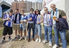 La afición del Real Avilés resiste a la tormenta