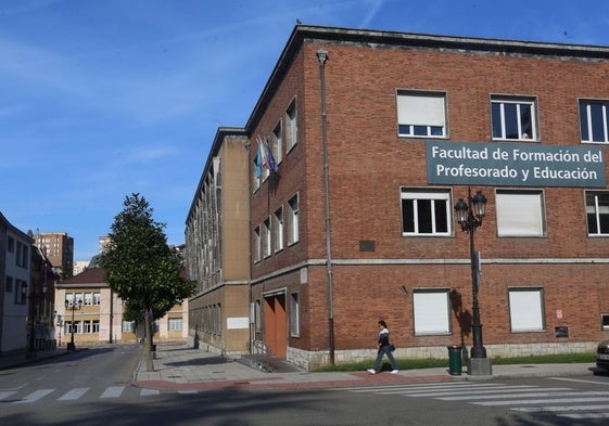 La facultad de Educación, en Llamaquique, es una de las que más problemas de espacio tiene.