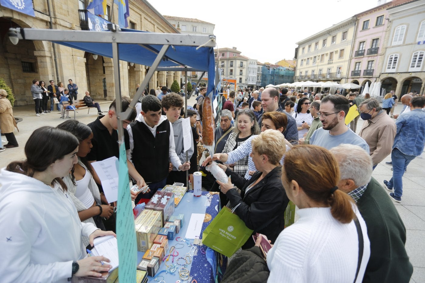Emprendimiento con manos solidarias en Avilés