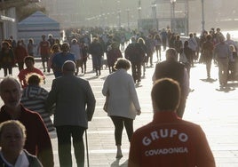 El paseo del Muro de Gijón.