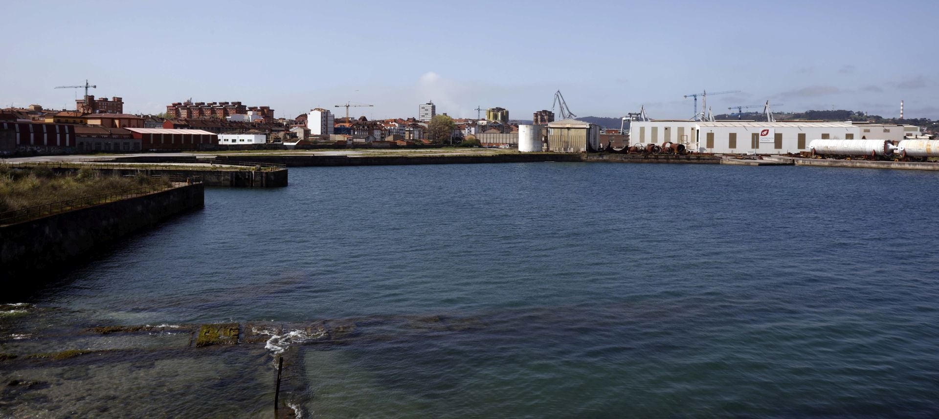 Martínez Salvador: «Vamos a defender la cesión definitiva de la franja de Naval Azul, si se puede hacer por convenio, lo estudiaremos»