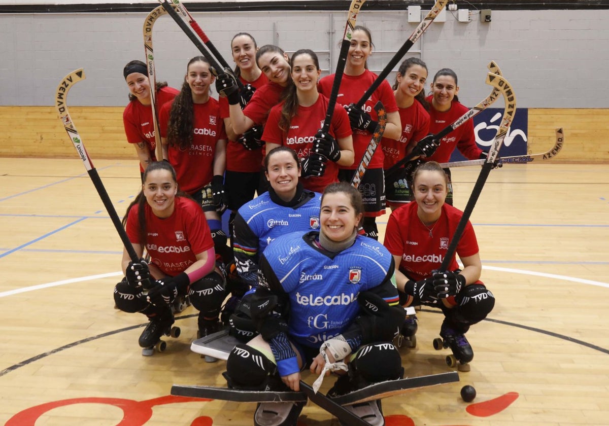 Las jugadoras del Telecable, sobre el parqué del Mata Jove.