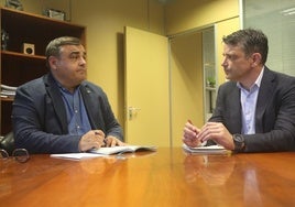 El director del Asturias Raw Materials, Juan María Menéndez, y el viceconsejero de Industria, Juan Carlos Campo.