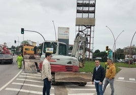 Jorge Suárez e Iván Fernández en su visita a los trabajos en Trasona.