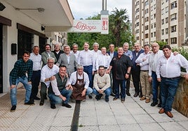 Asistentes al homenaje brindado por La Boya a la Caja Rural de Gijón por sus 60 años.