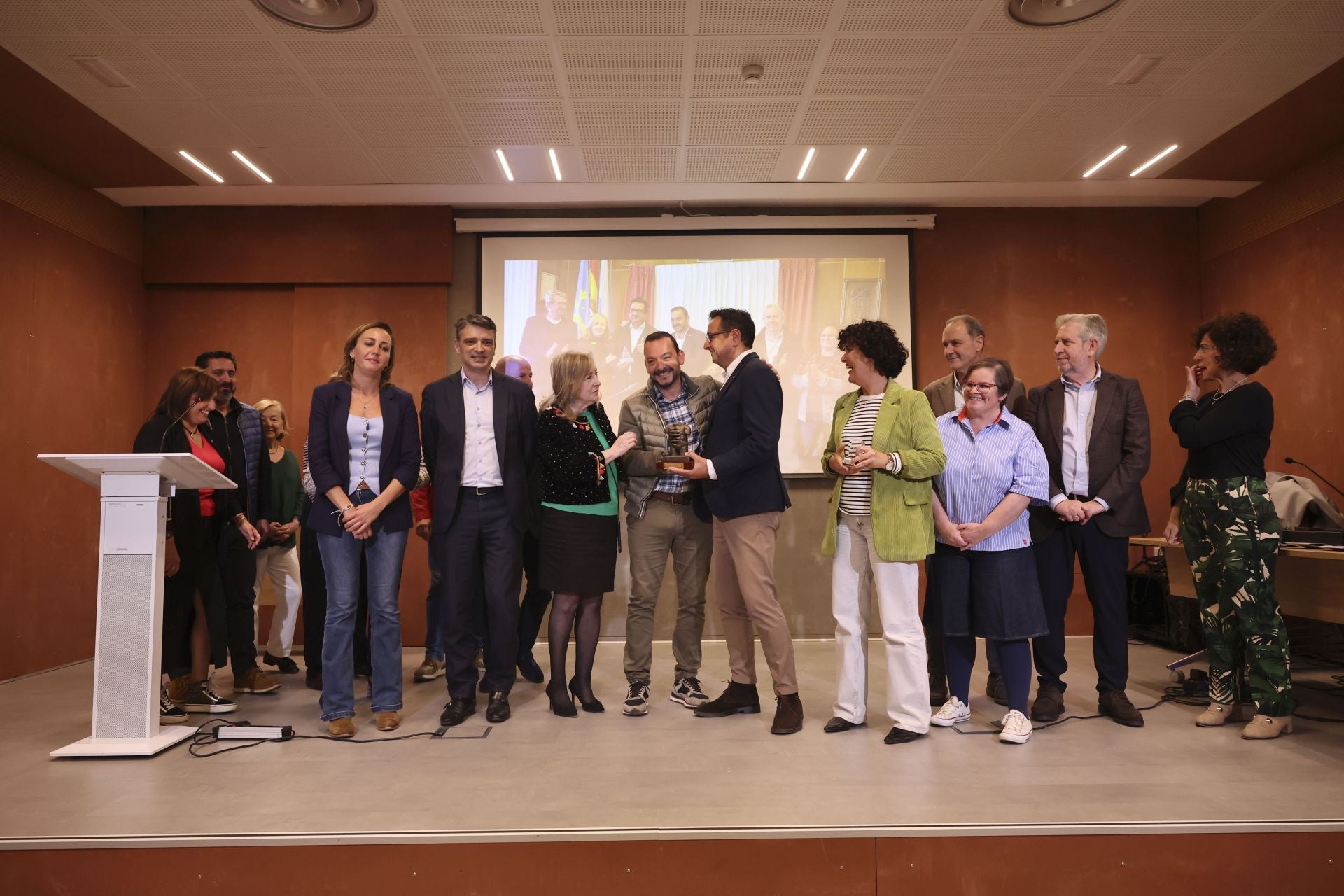 El comercio de Mieres premia a sus tiendas más ilustres