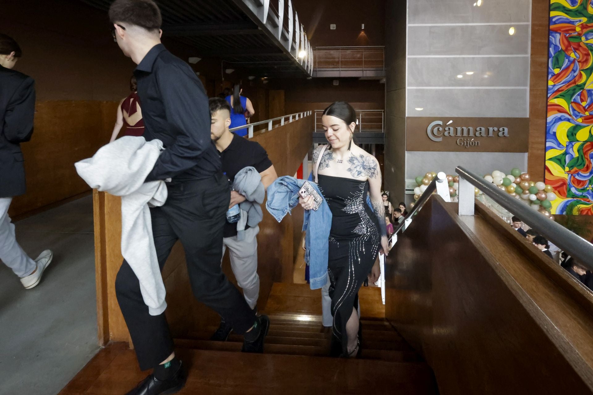 Noventa alumnos del Padre Feijoo de Gijón celebran su graduación